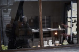 とあるお店の窓